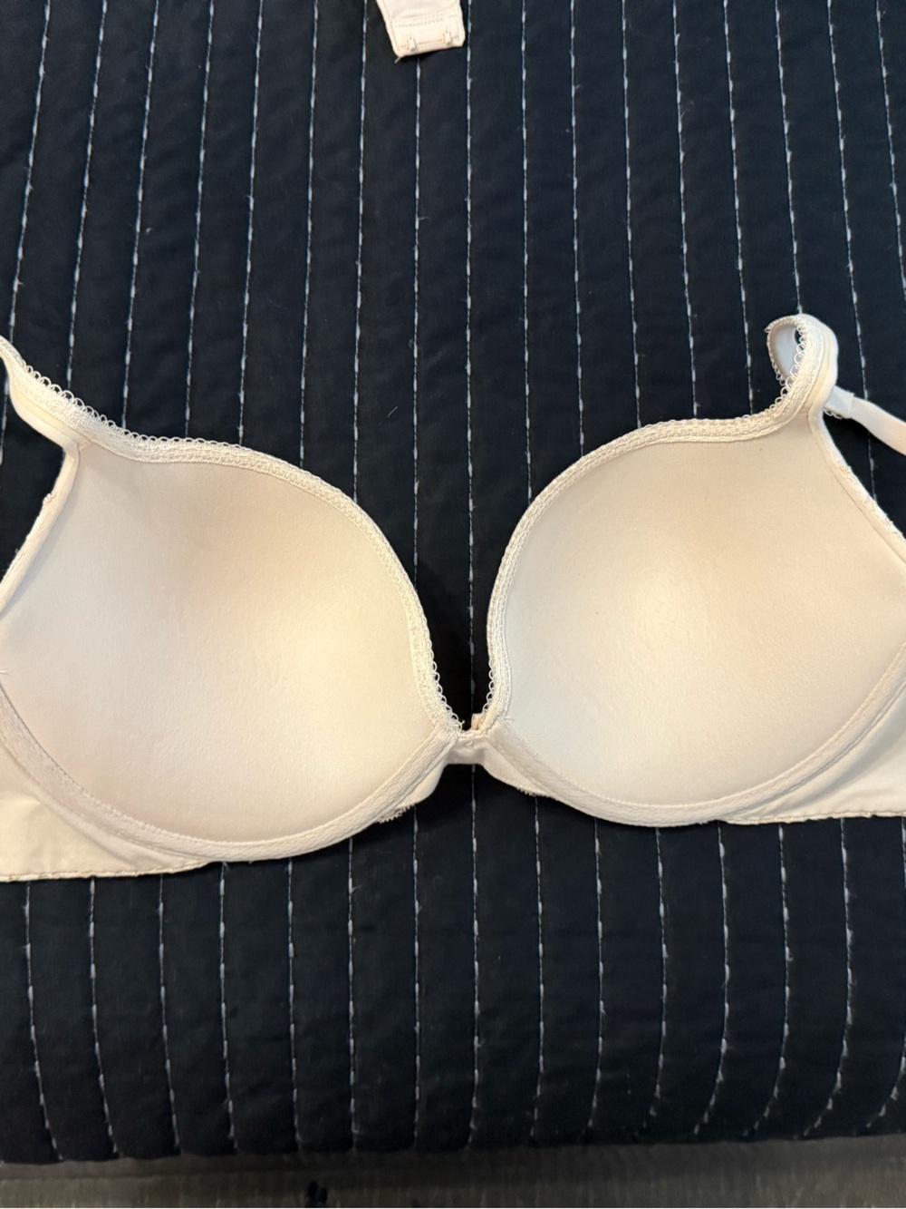 Victoria's Secret Light Nude Lace-Trim Push-Up Bra 32DDD - Picture 2 of 4